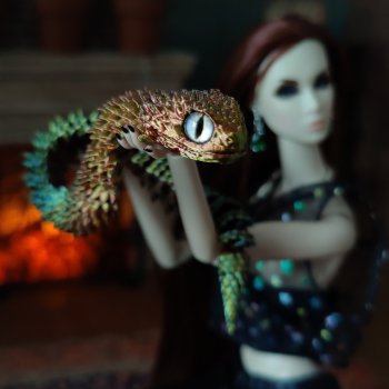 С годом Змеи!