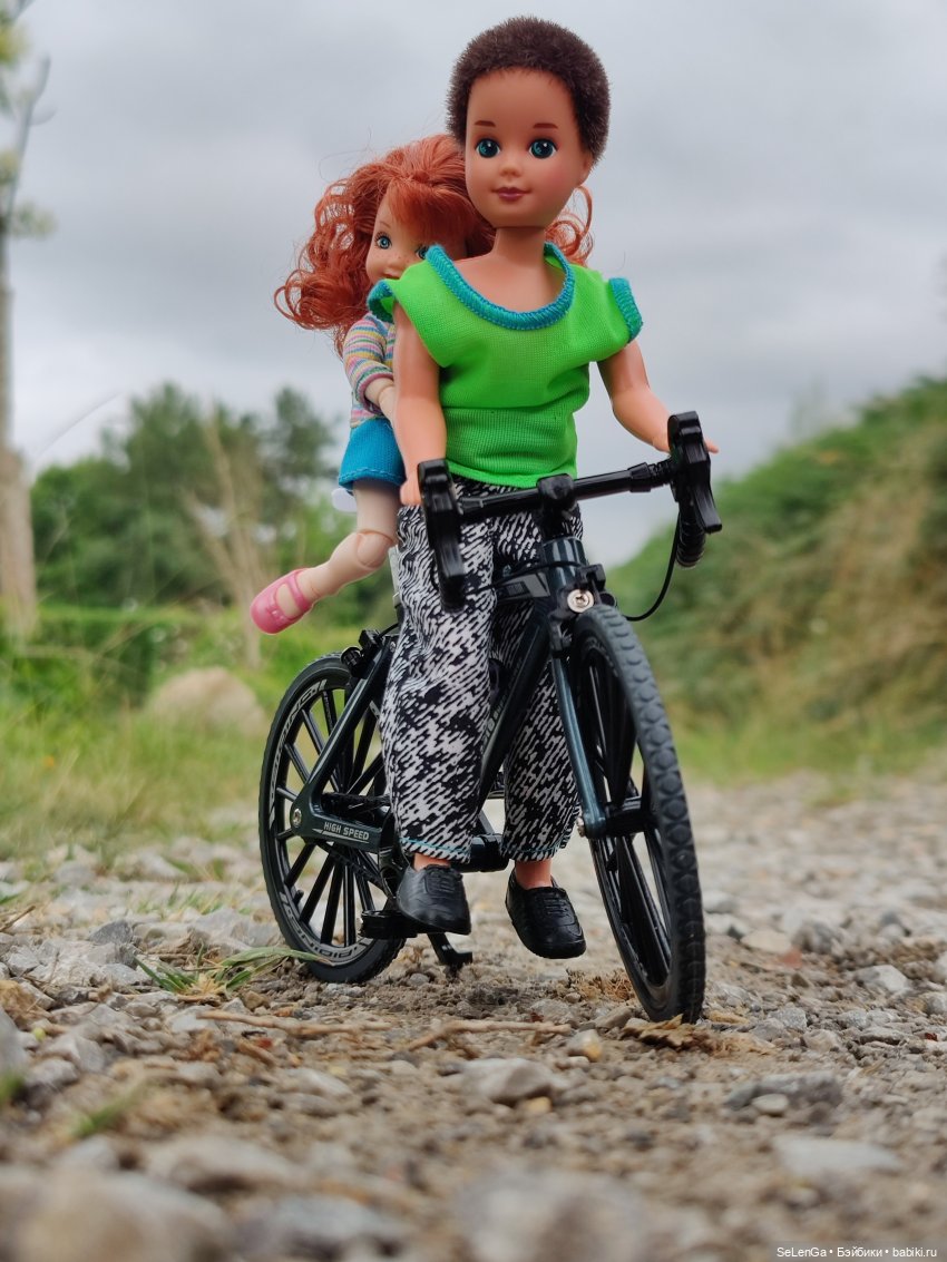 А что ваши куклы делают этим летом