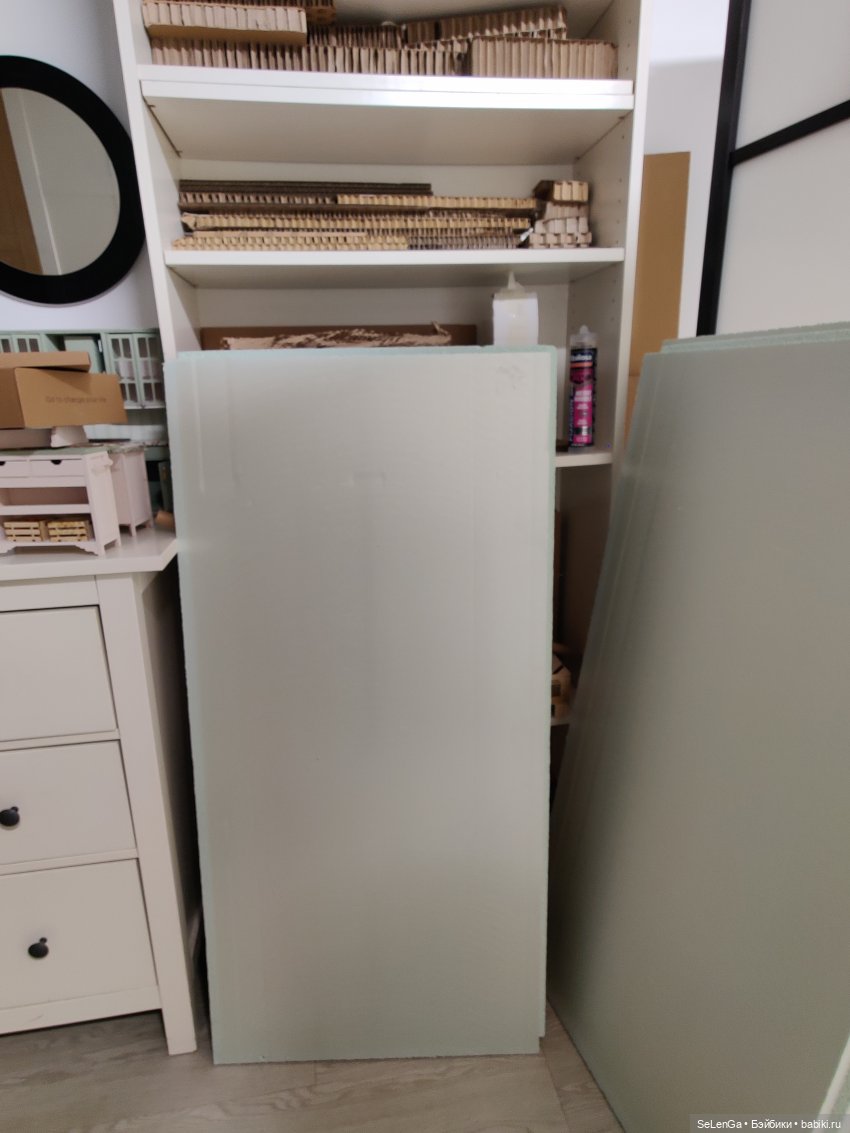 Каменная стена из пенополистерола и паяльник для макетирования