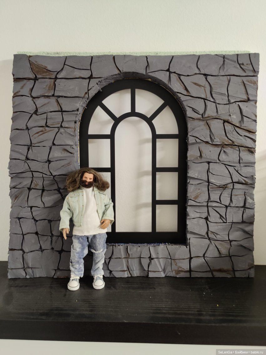 Каменная стена из пенополистерола и паяльник для макетирования