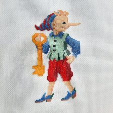 Вышитый крестиком Буратино