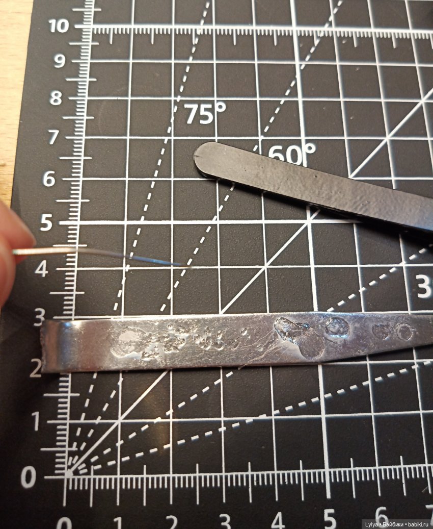 Тот самый пинцет с каплей клея