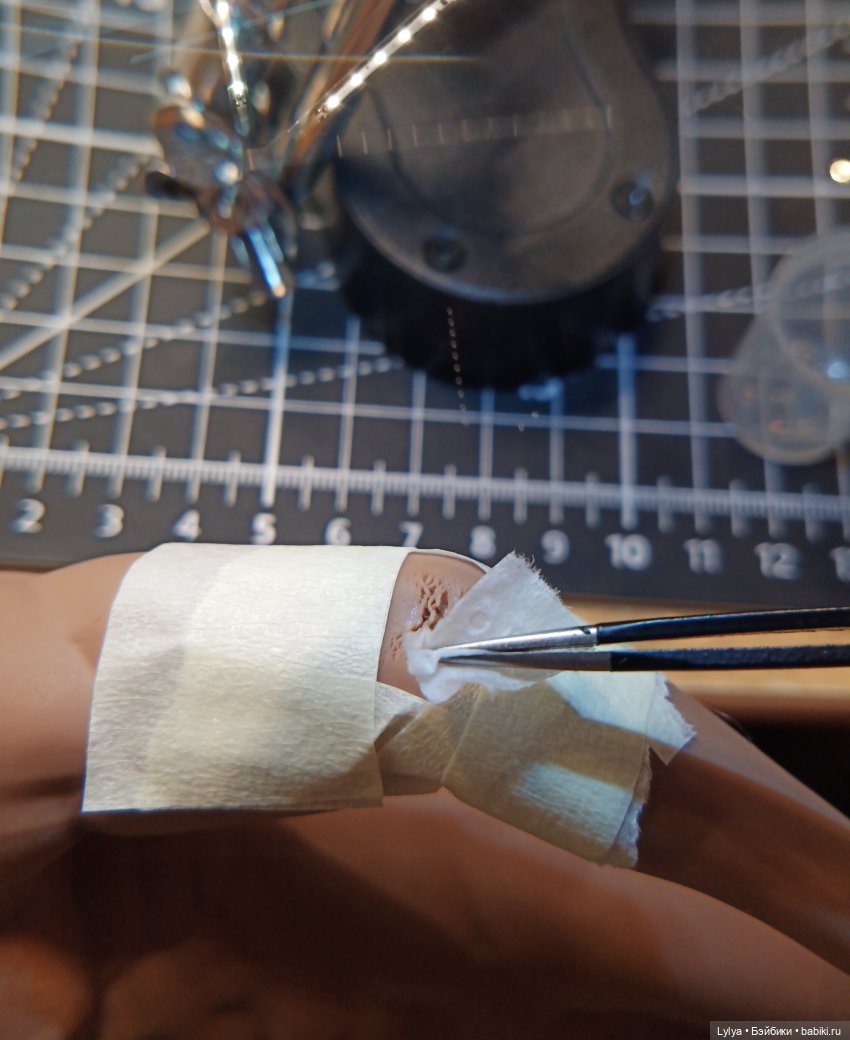 Эксперемент над телом Phicen m33. Склеиваем разрывы силикона (фото 4)