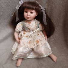 Фарфоровая кукла