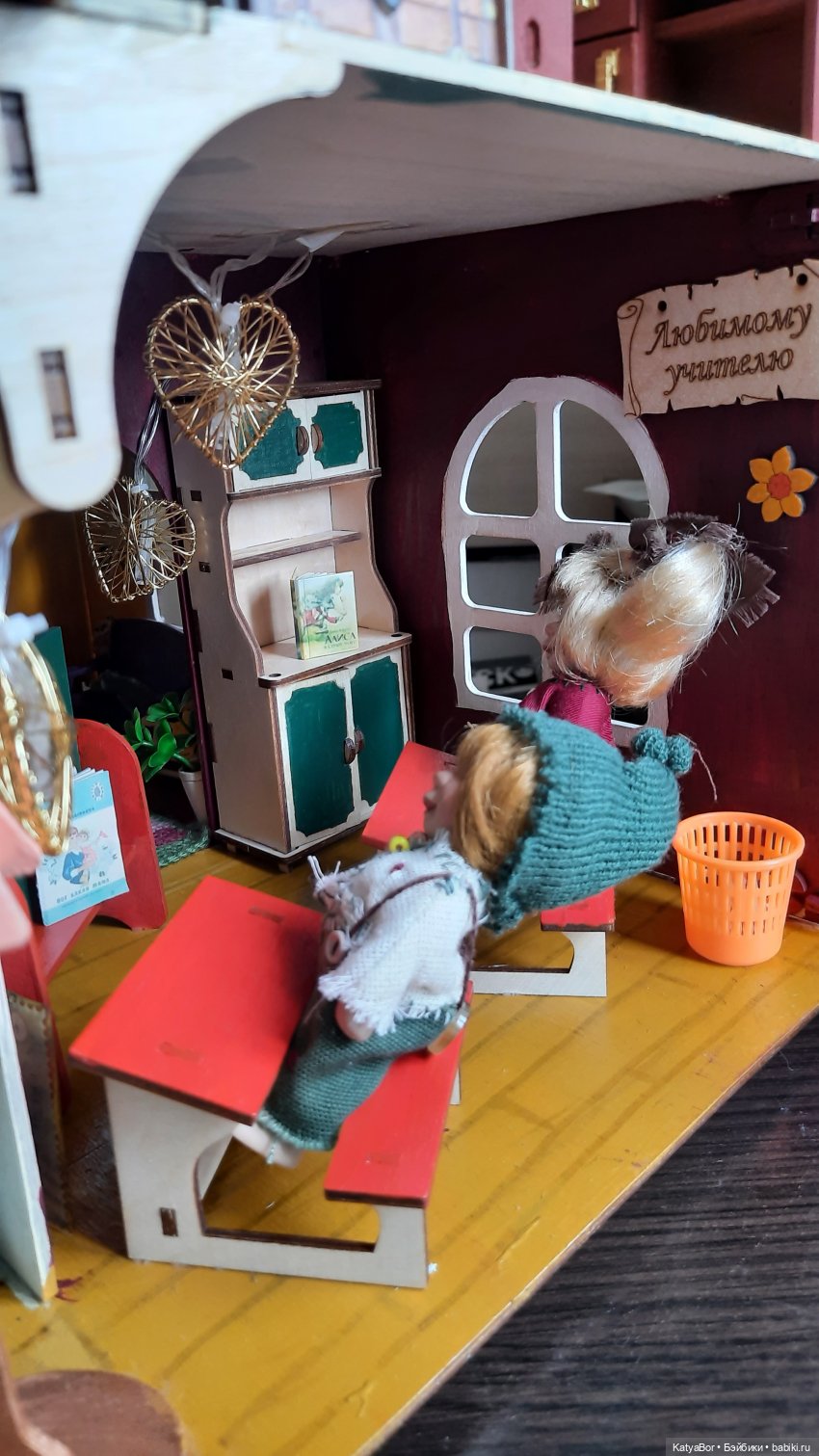 Тролли в кукольном домике (продолжение)