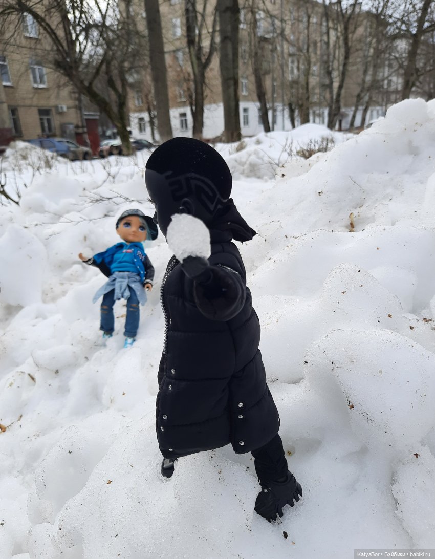 "Здравствуй, племя младое, незнакомое!"
