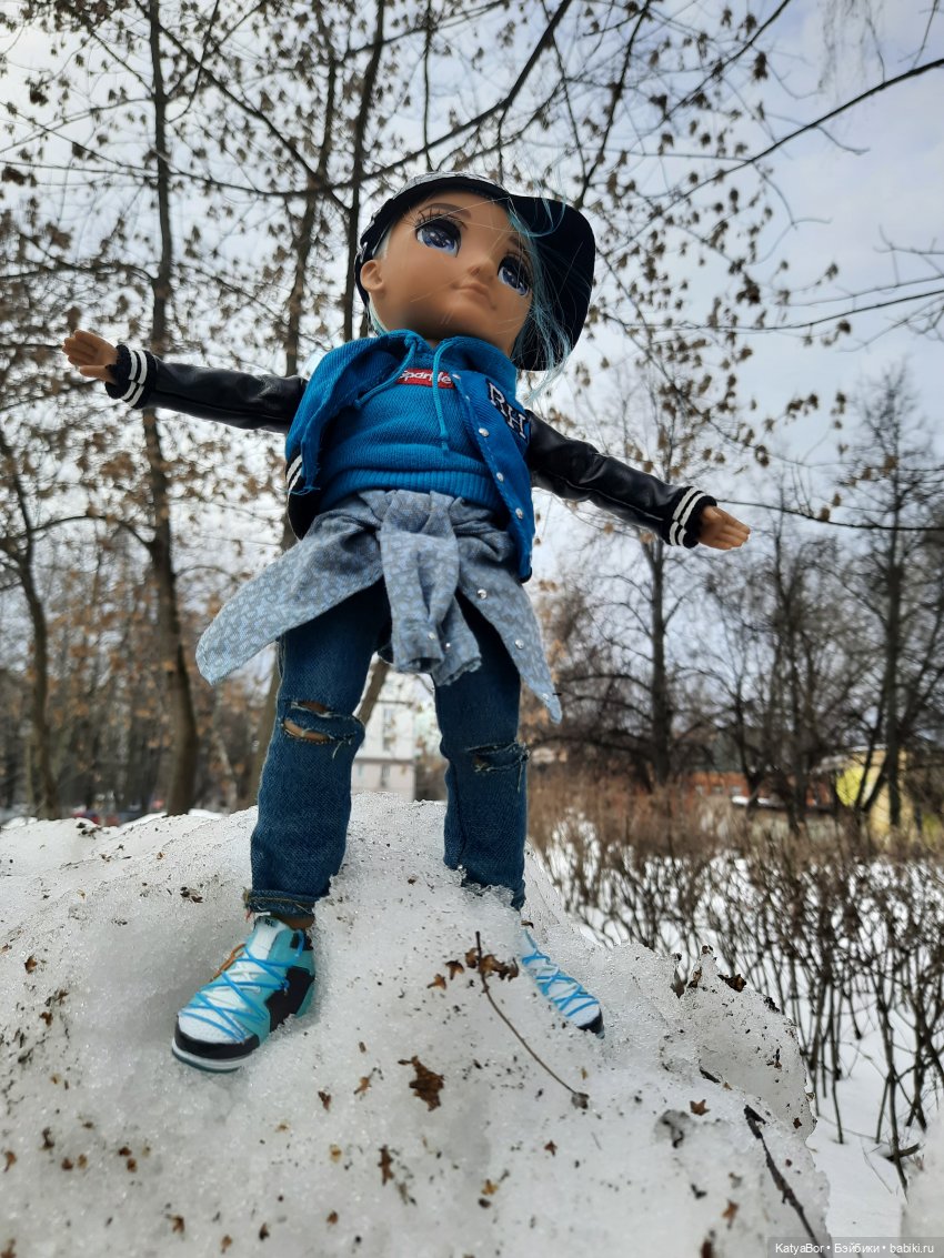 "Здравствуй, племя младое, незнакомое!"