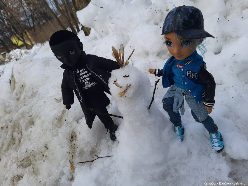 "Здравствуй, племя младое, незнакомое!"