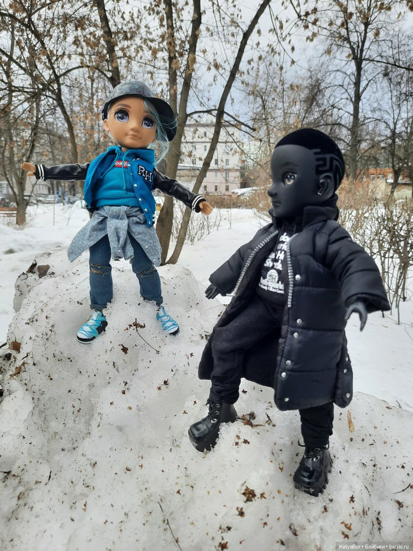 "Здравствуй, племя младое, незнакомое!"