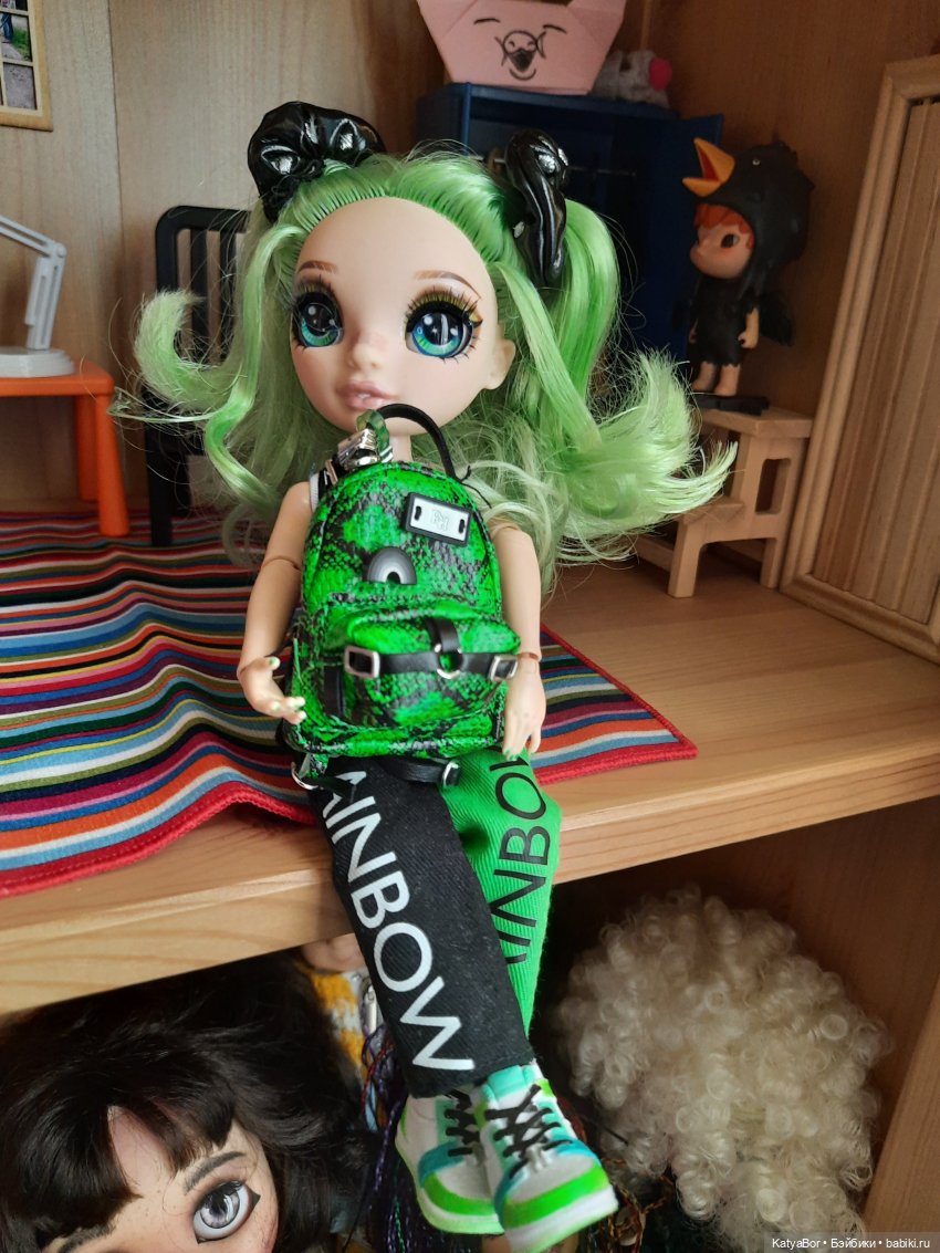 "Здравствуй, племя младое, незнакомое!"