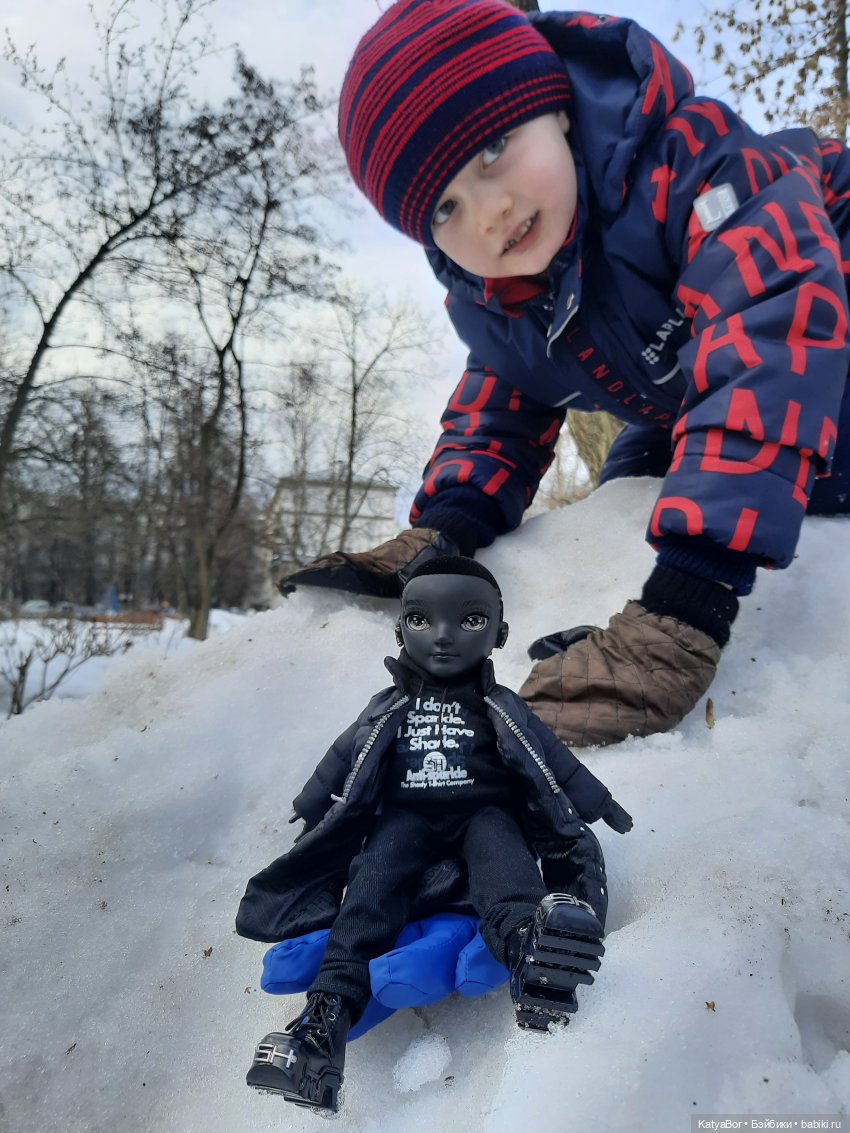 "Здравствуй, племя младое, незнакомое!"