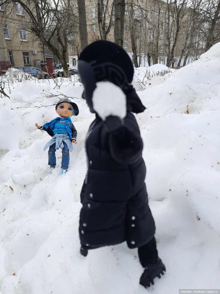 "Здравствуй, племя младое, незнакомое!"