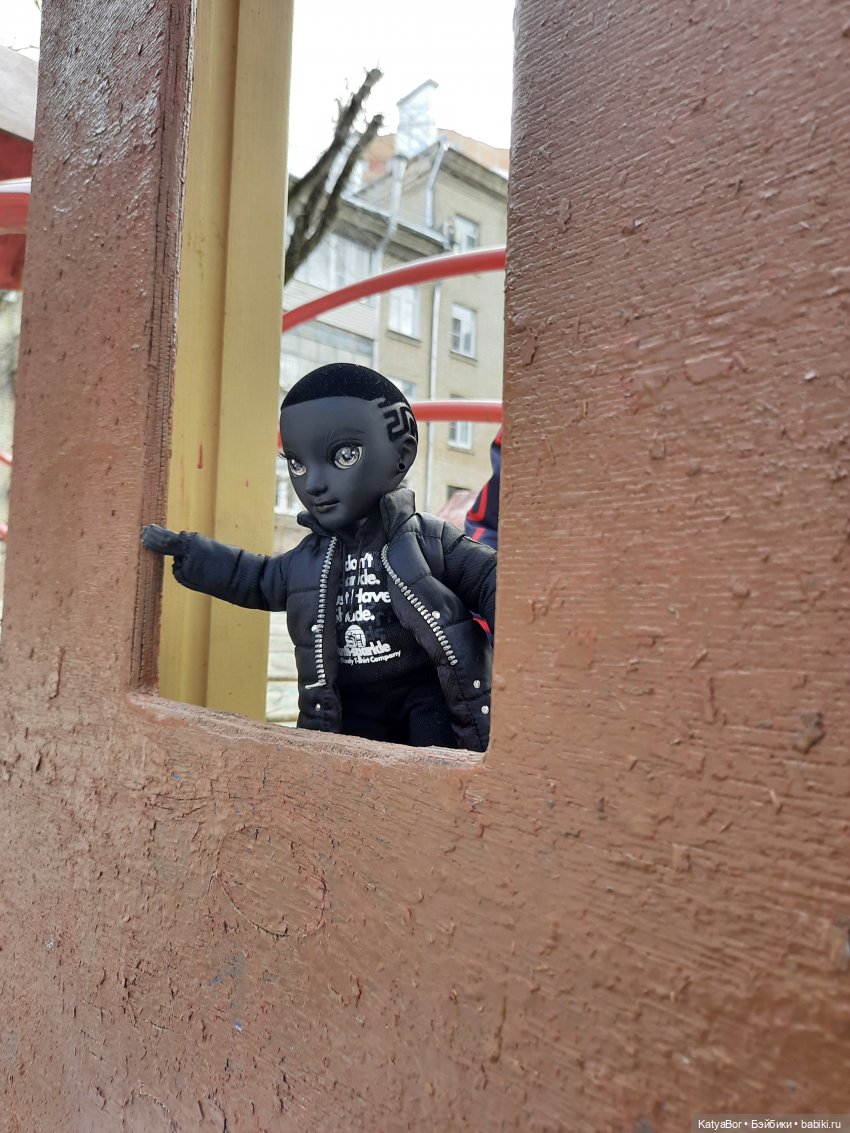 "Здравствуй, племя младое, незнакомое!"