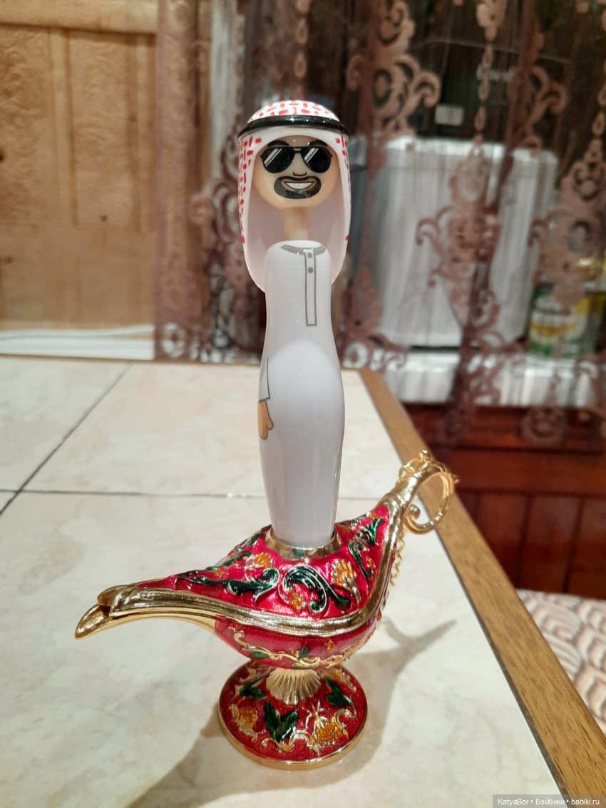 Руби дома🙋‍♀️ и джинн из сувенира🧞‍♂️