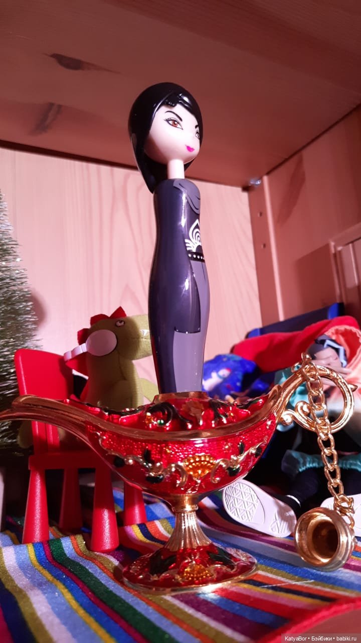 Руби дома🙋‍♀️ и джинн из сувенира🧞‍♂️