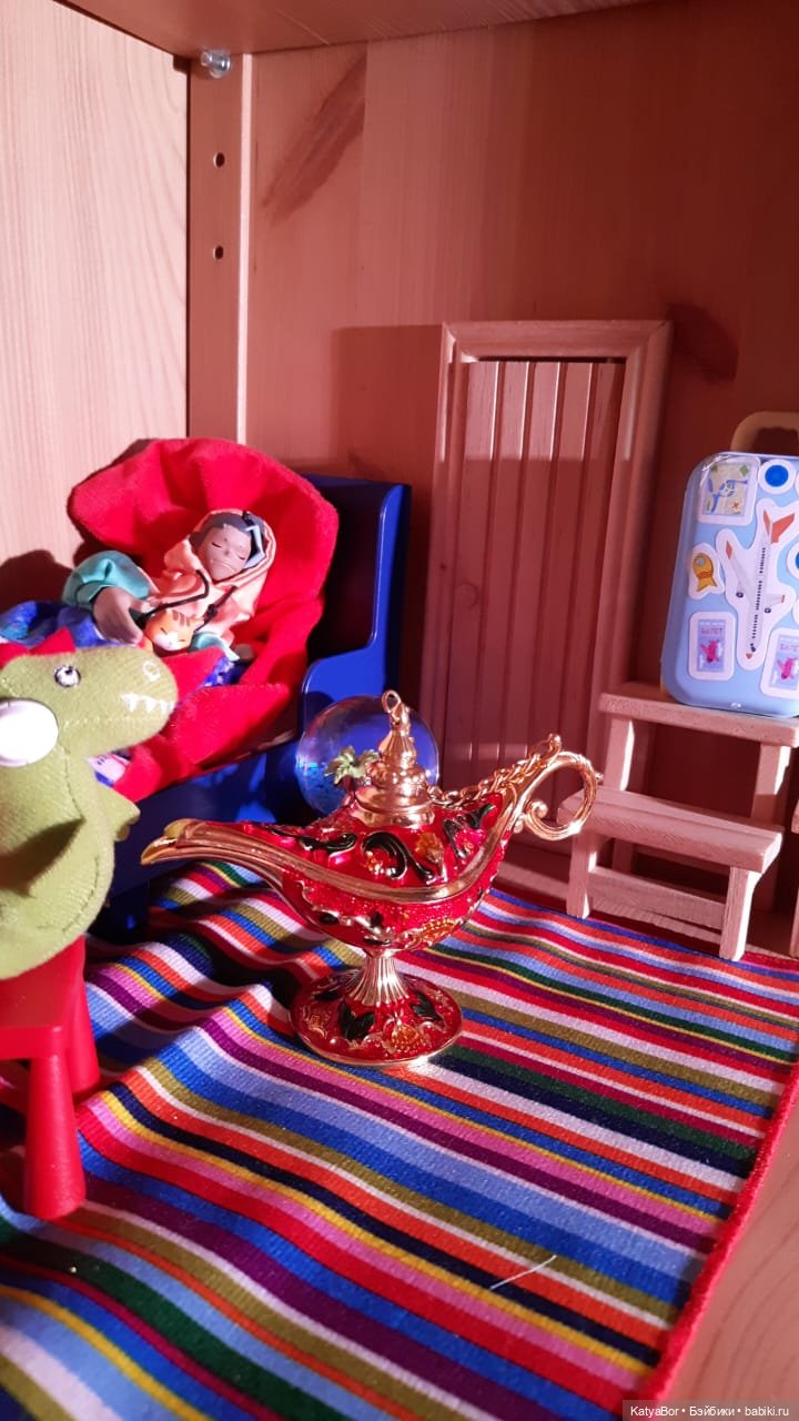 Руби дома🙋‍♀️ и джинн из сувенира🧞‍♂️ (фото 5)