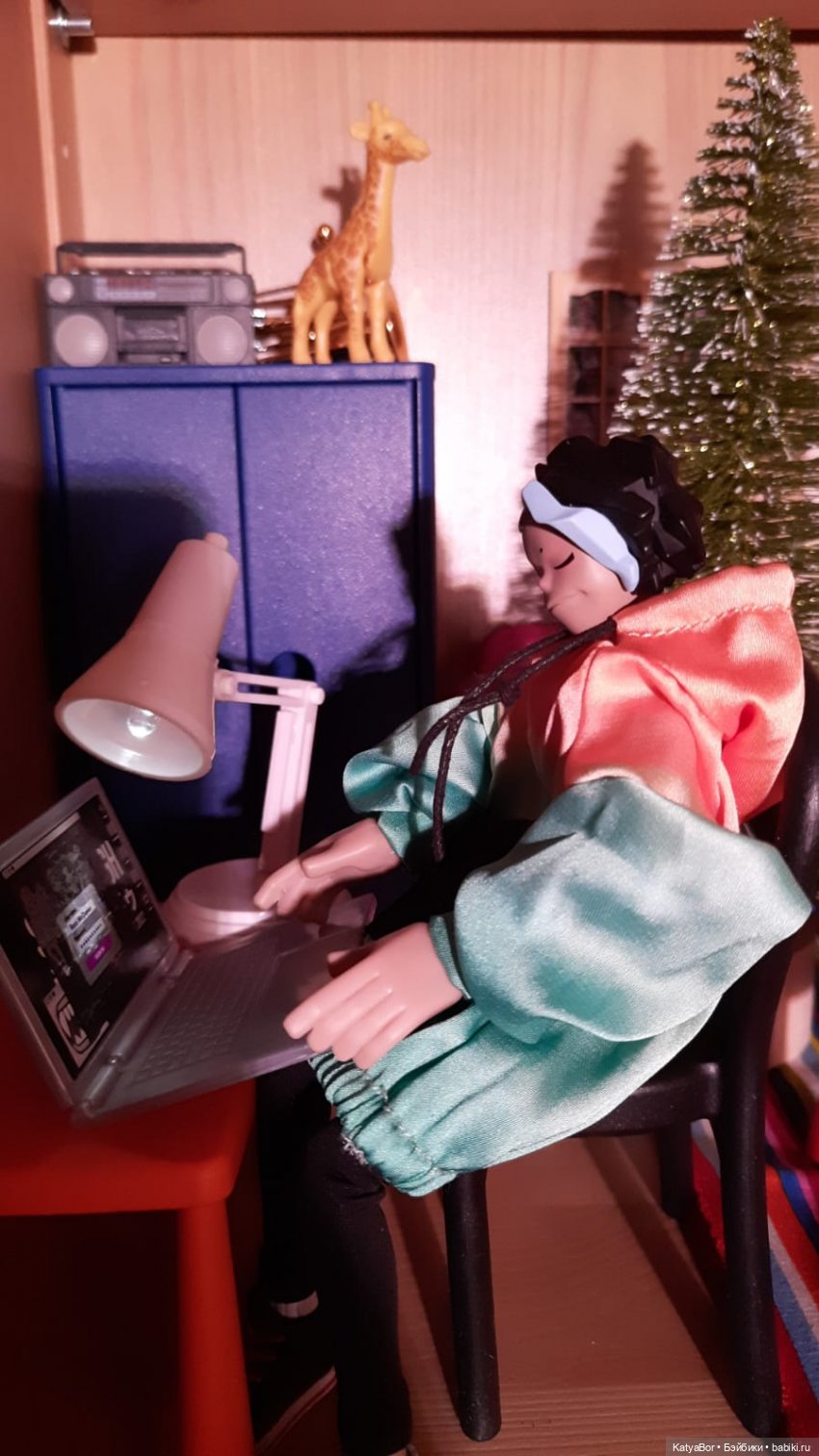 Руби дома🙋‍♀️ и джинн из сувенира🧞‍♂️