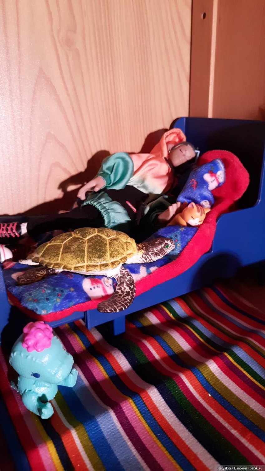 Руби дома🙋‍♀️ и джинн из сувенира🧞‍♂️