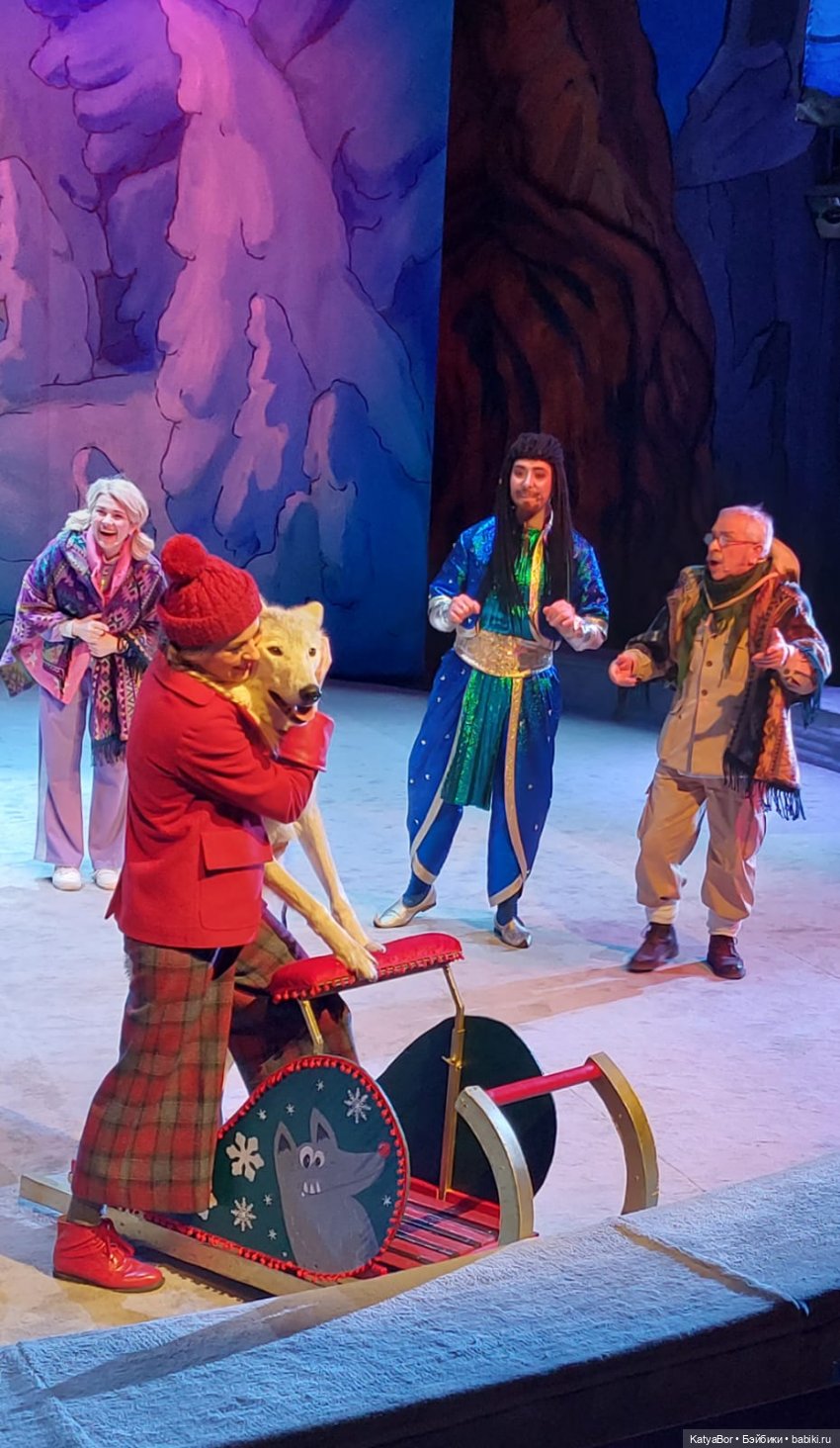 Елка в "Уголке дедушки Дурова"