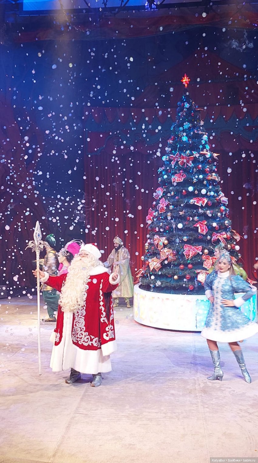 Елка в "Уголке дедушки Дурова"