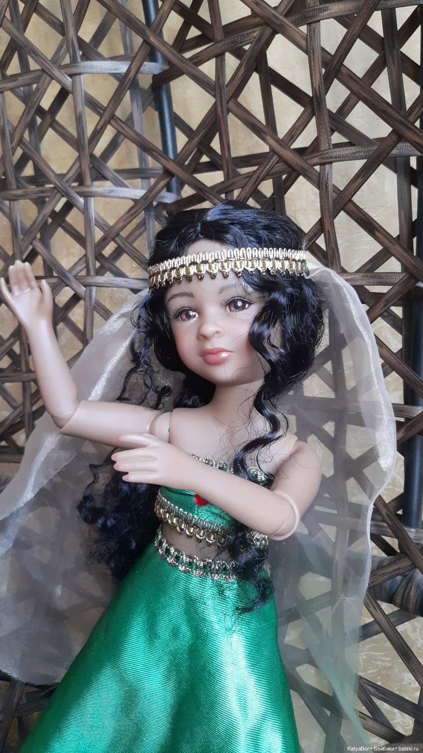 Джада танцует | Бэйбики Джада танцует — Куклы Ruby Red (Руби Ред) Fashion Friends: Siblies (фото 2)