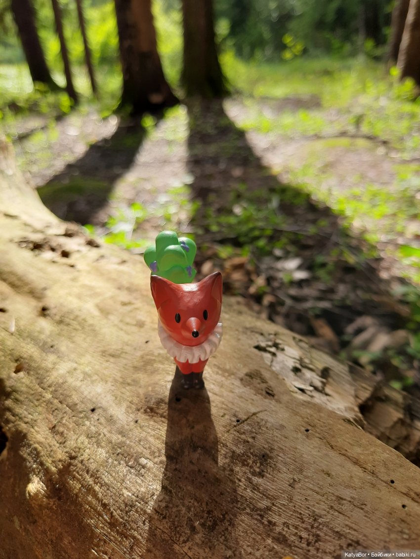 Желудевый человечек в лесу