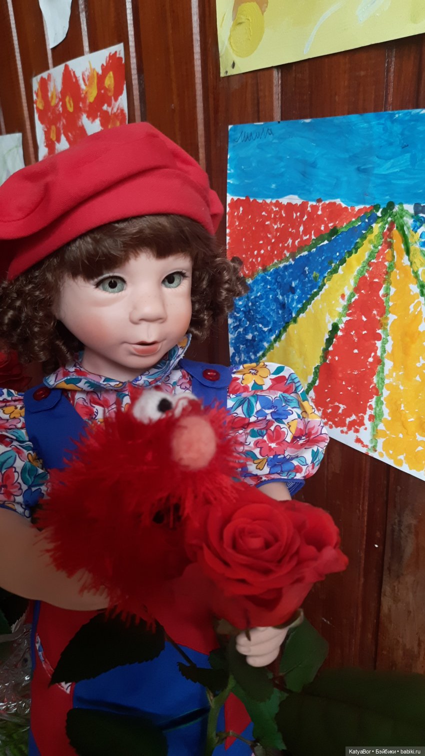 Соня на весенней выставке рисунков (фото 6)