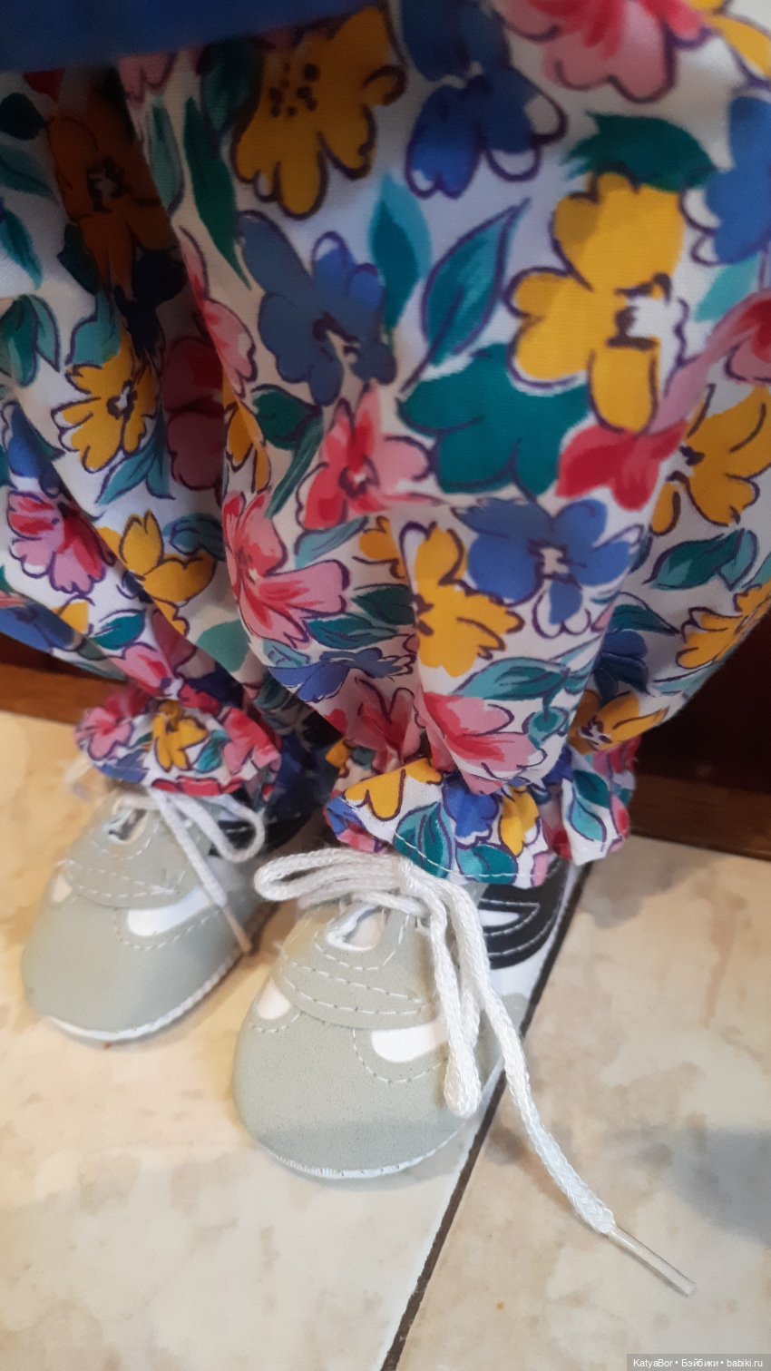 Соня на весенней выставке рисунков (фото 10)