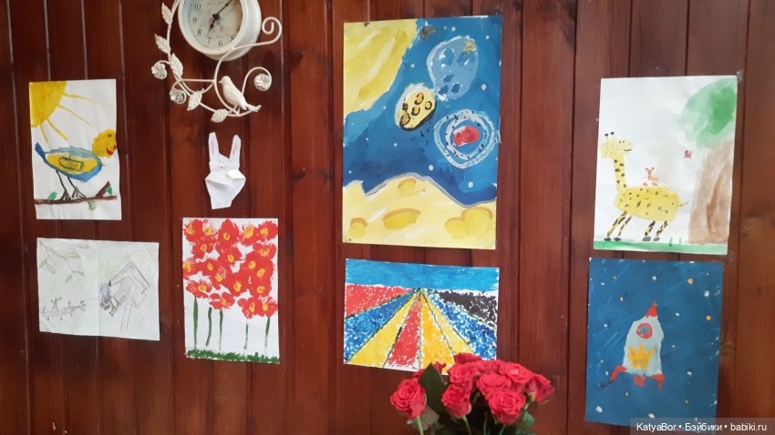 Соня на весенней выставке рисунков (фото 2)