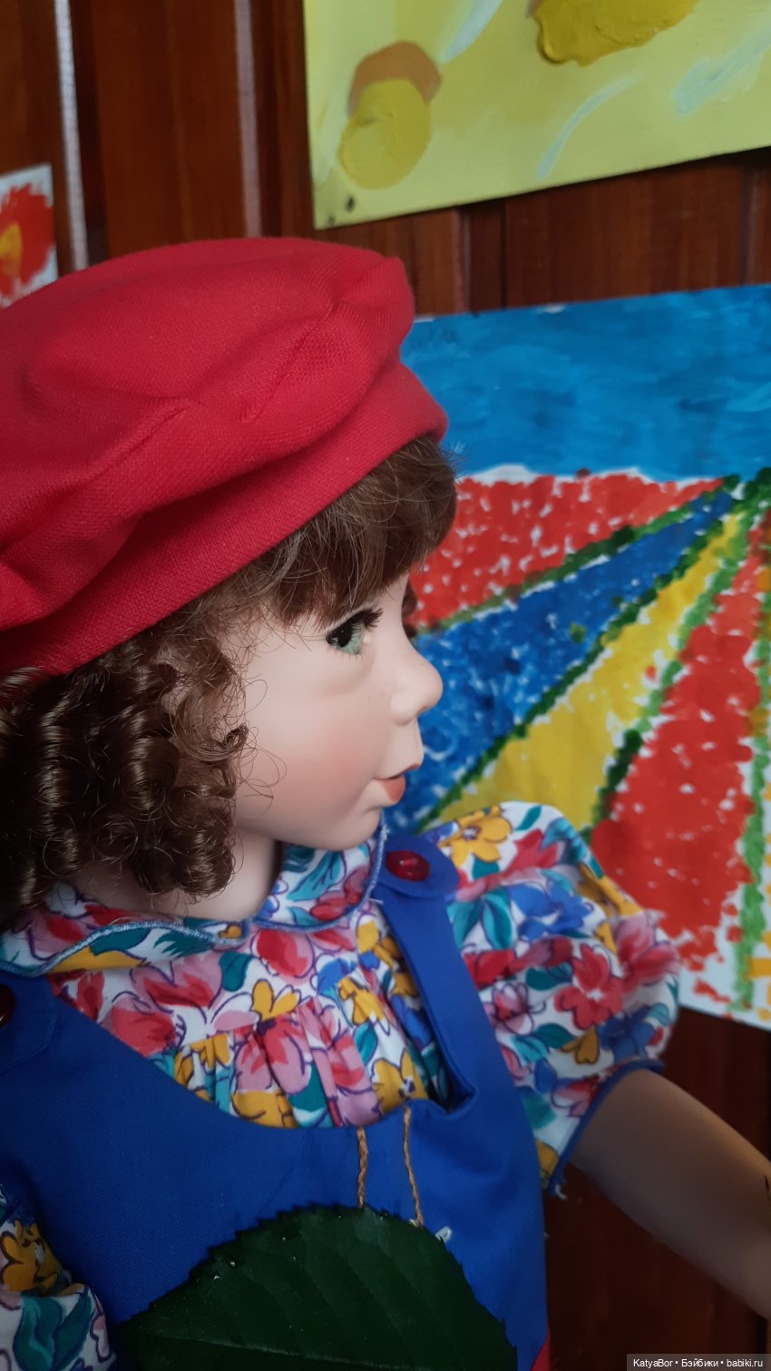 Соня на весенней выставке рисунков (фото 4)