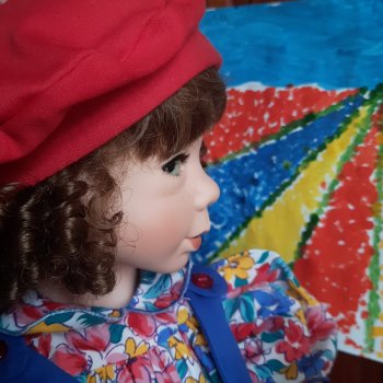 Соня на весенней выставке рисунков