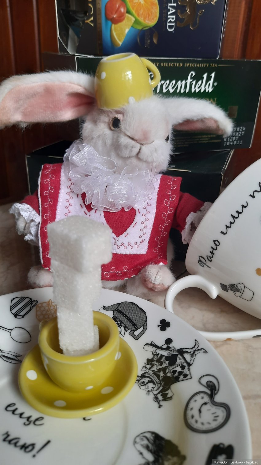Безумное чаепитие с белым кроликом! (В ожидании Алисы🤫)