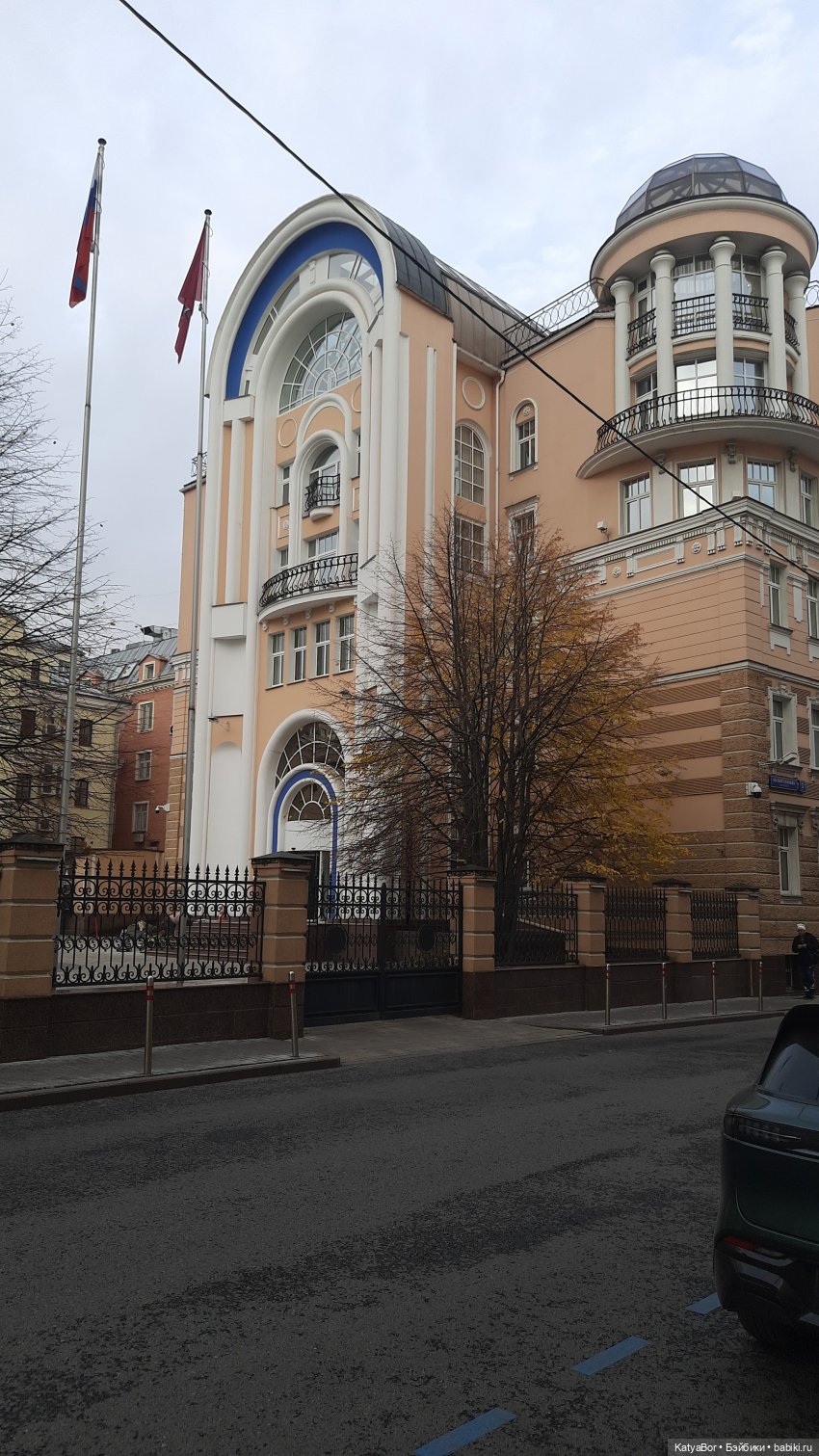 По Сретенке, ныряя в переулки