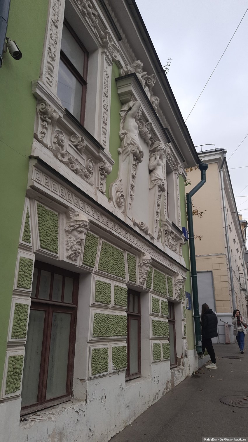 По Сретенке, ныряя в переулки