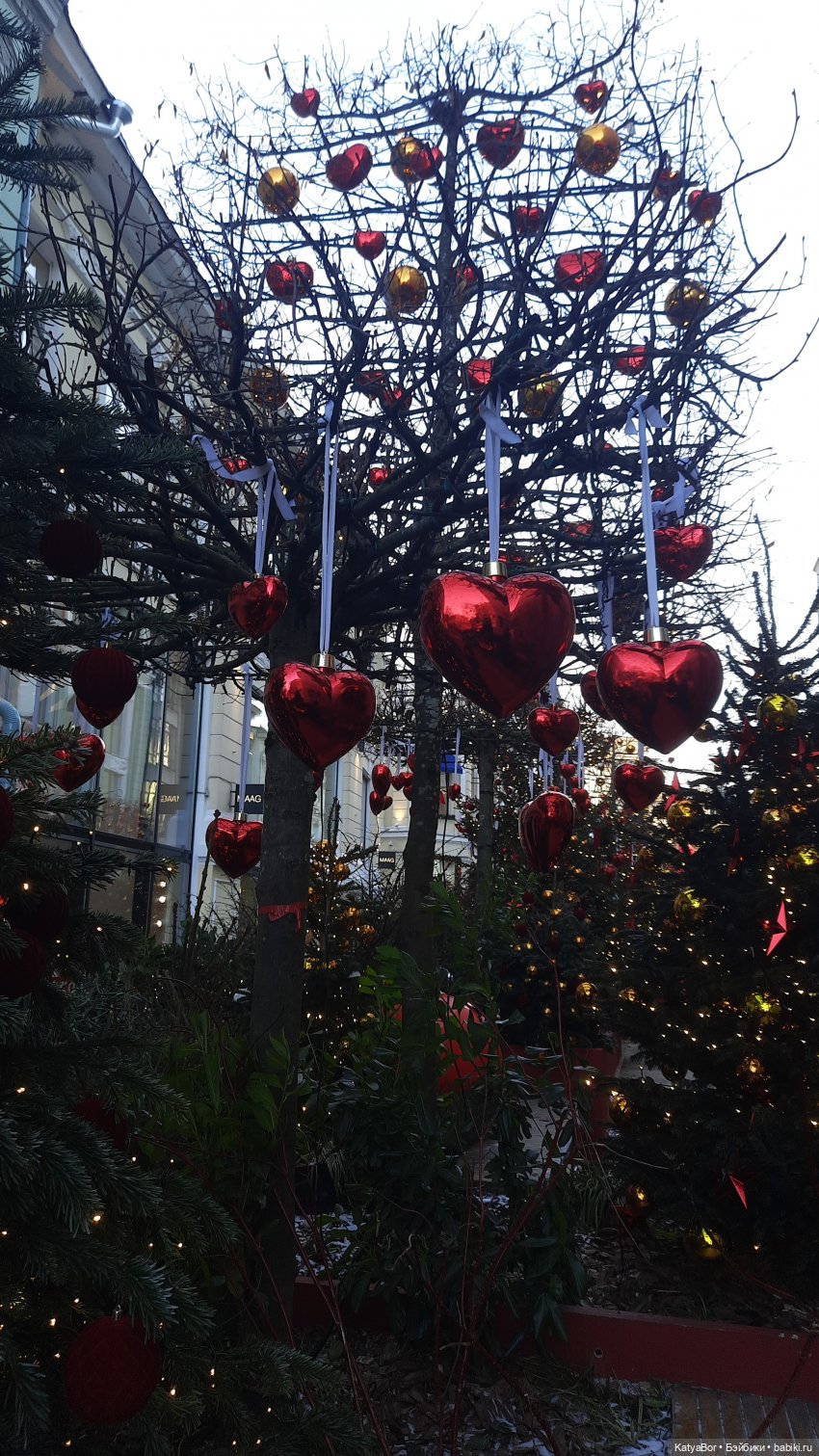 Все прекрасно в Рождество, и Москва)