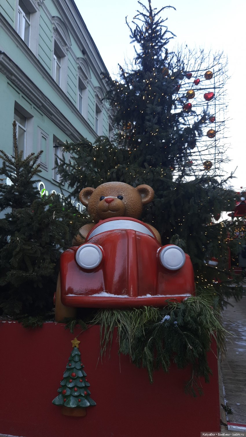 Все прекрасно в Рождество, и Москва)