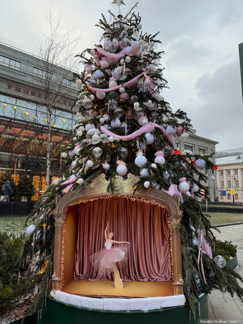 Все прекрасно в Рождество, и Москва)
