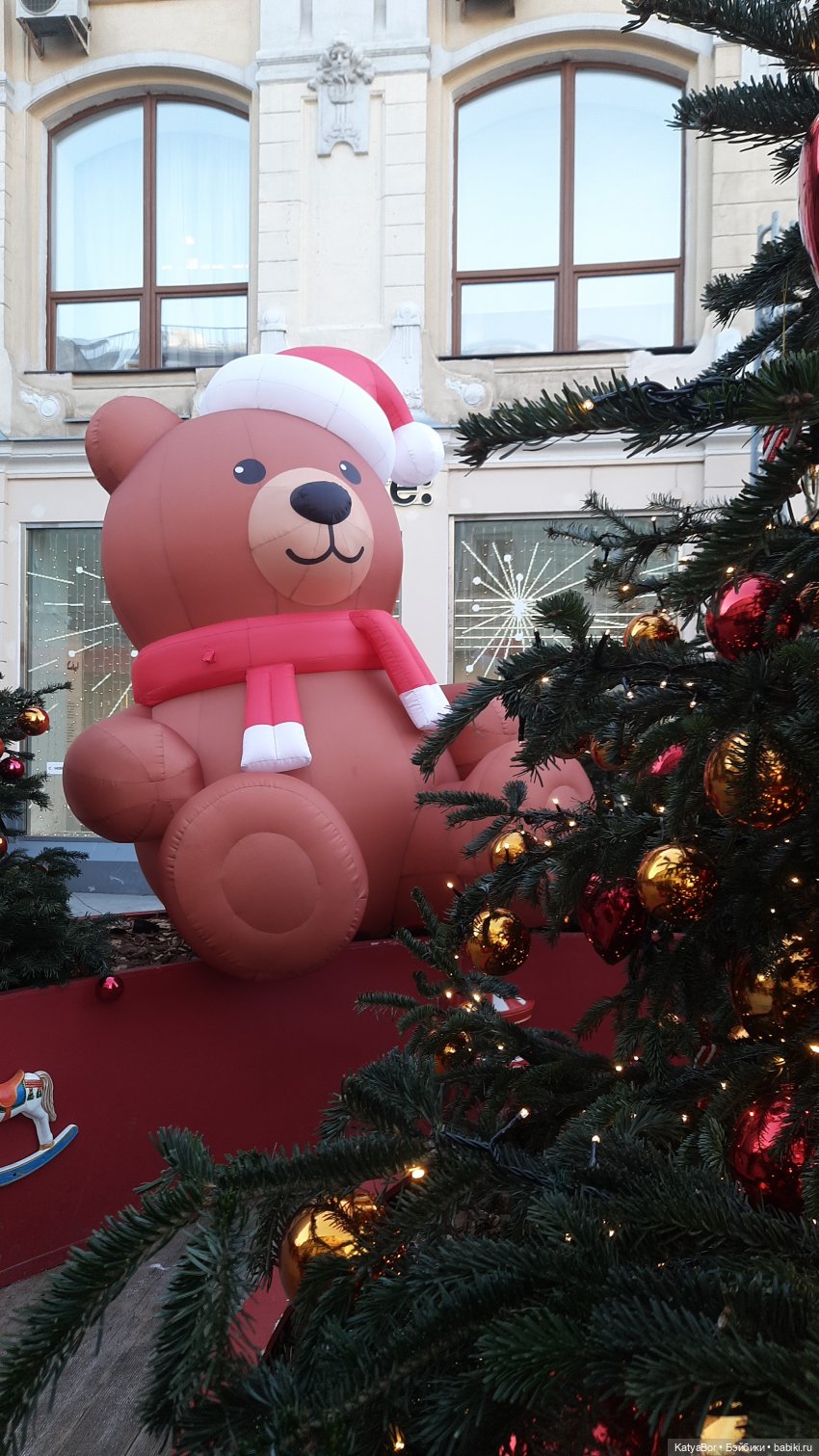 Все прекрасно в Рождество, и Москва)