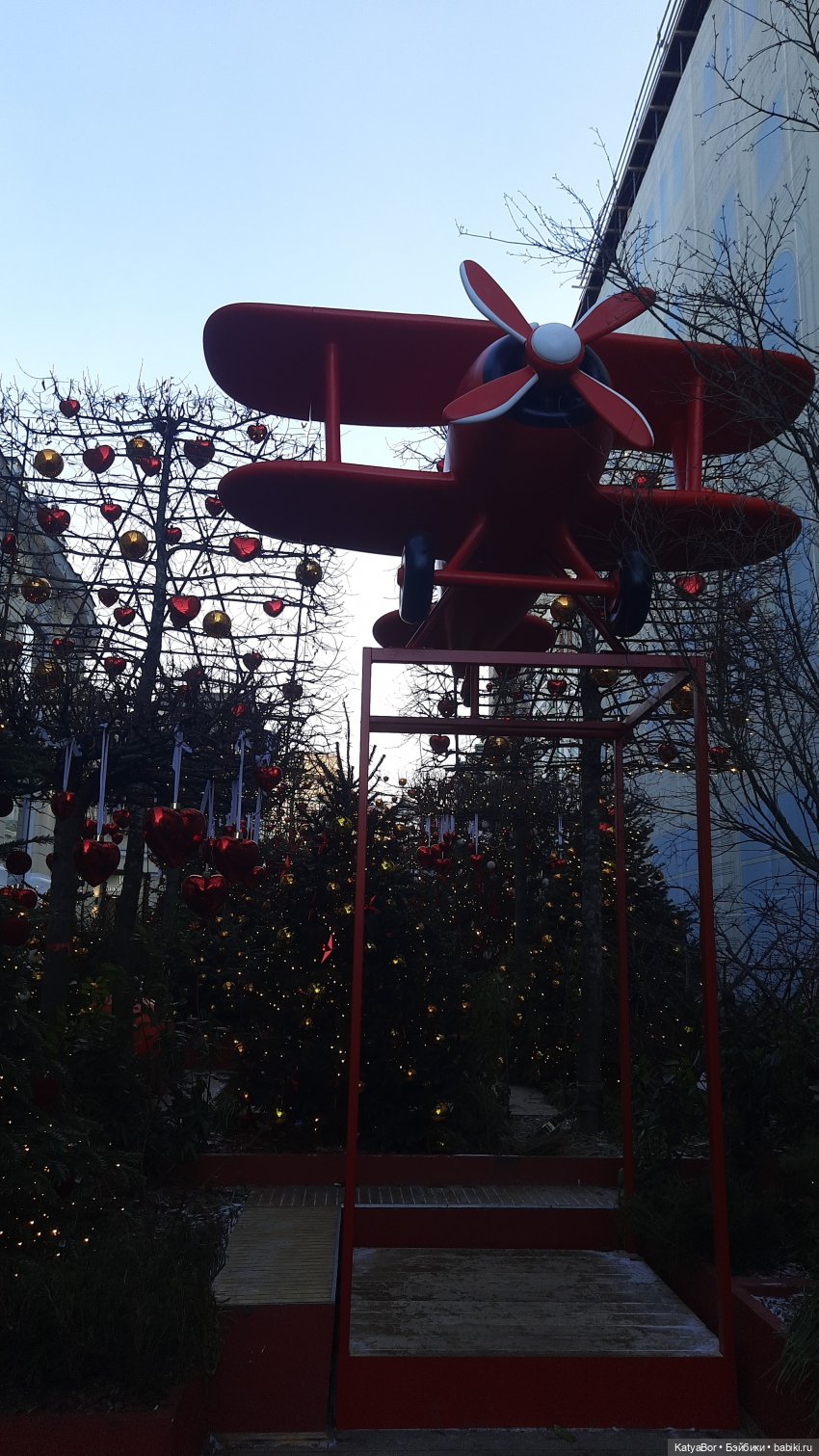 Все прекрасно в Рождество, и Москва)