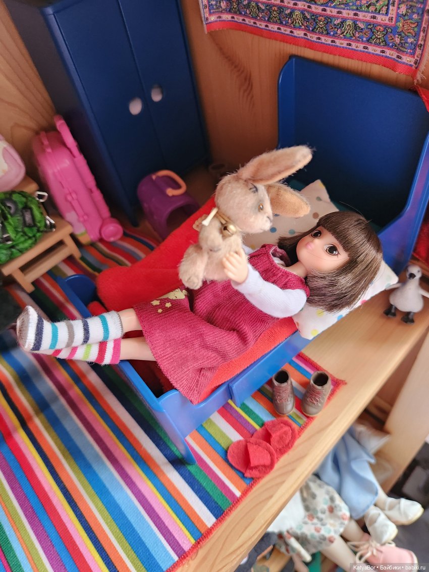 Куколки Lottie и полка-комната