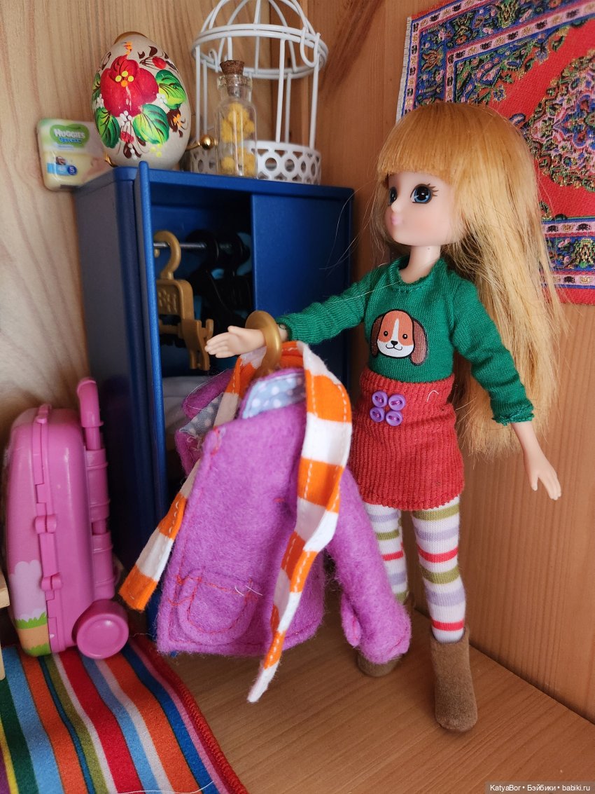 Куколки Lottie и полка-комната