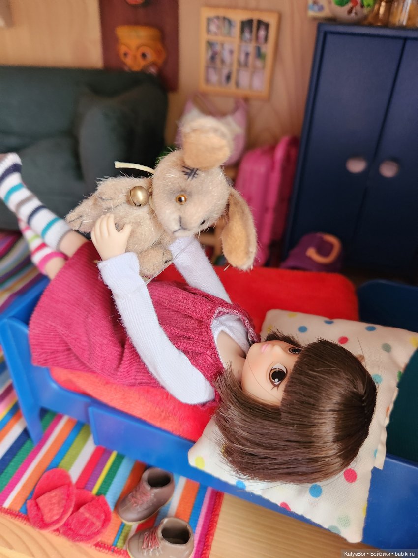 Куколки Lottie и полка-комната