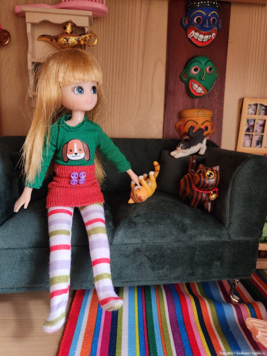 Куколки Lottie и полка-комната