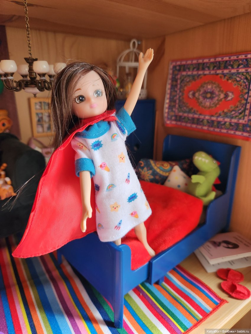 Куколки Lottie и полка-комната