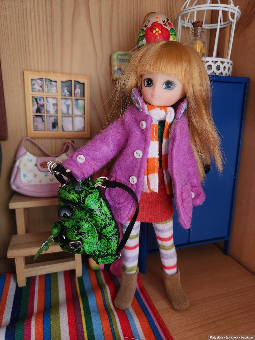 Куколки Lottie и полка-комната