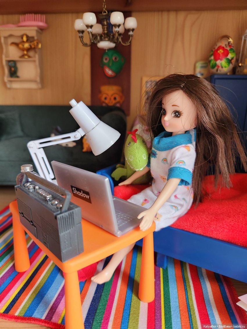 Куколки Lottie и полка-комната