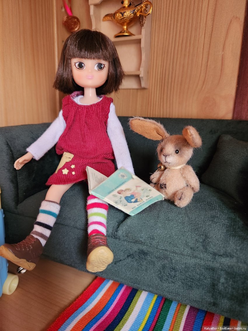 Куколки Lottie и полка-комната