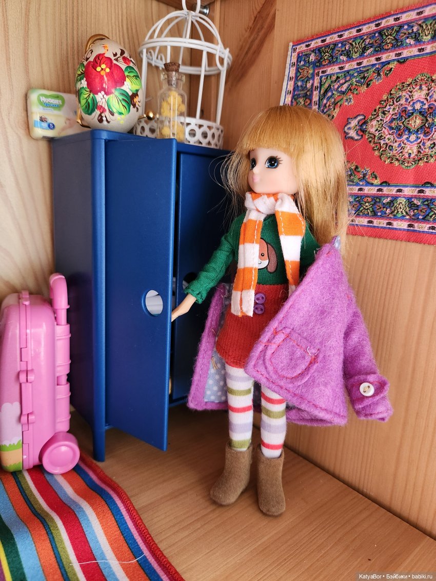 Куколки Lottie и полка-комната