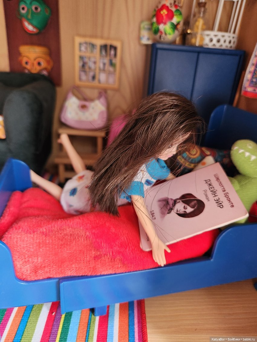 Куколки Lottie и полка-комната