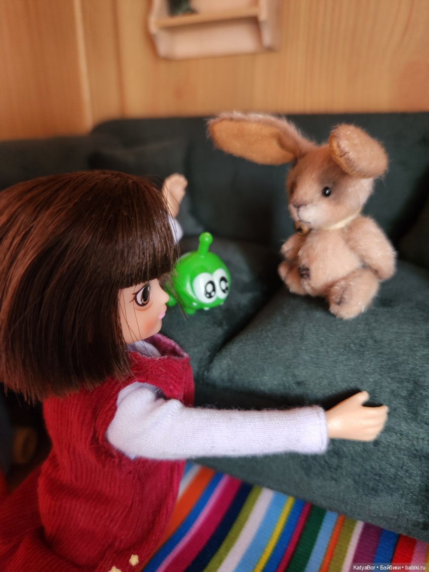 Куколки Lottie и полка-комната